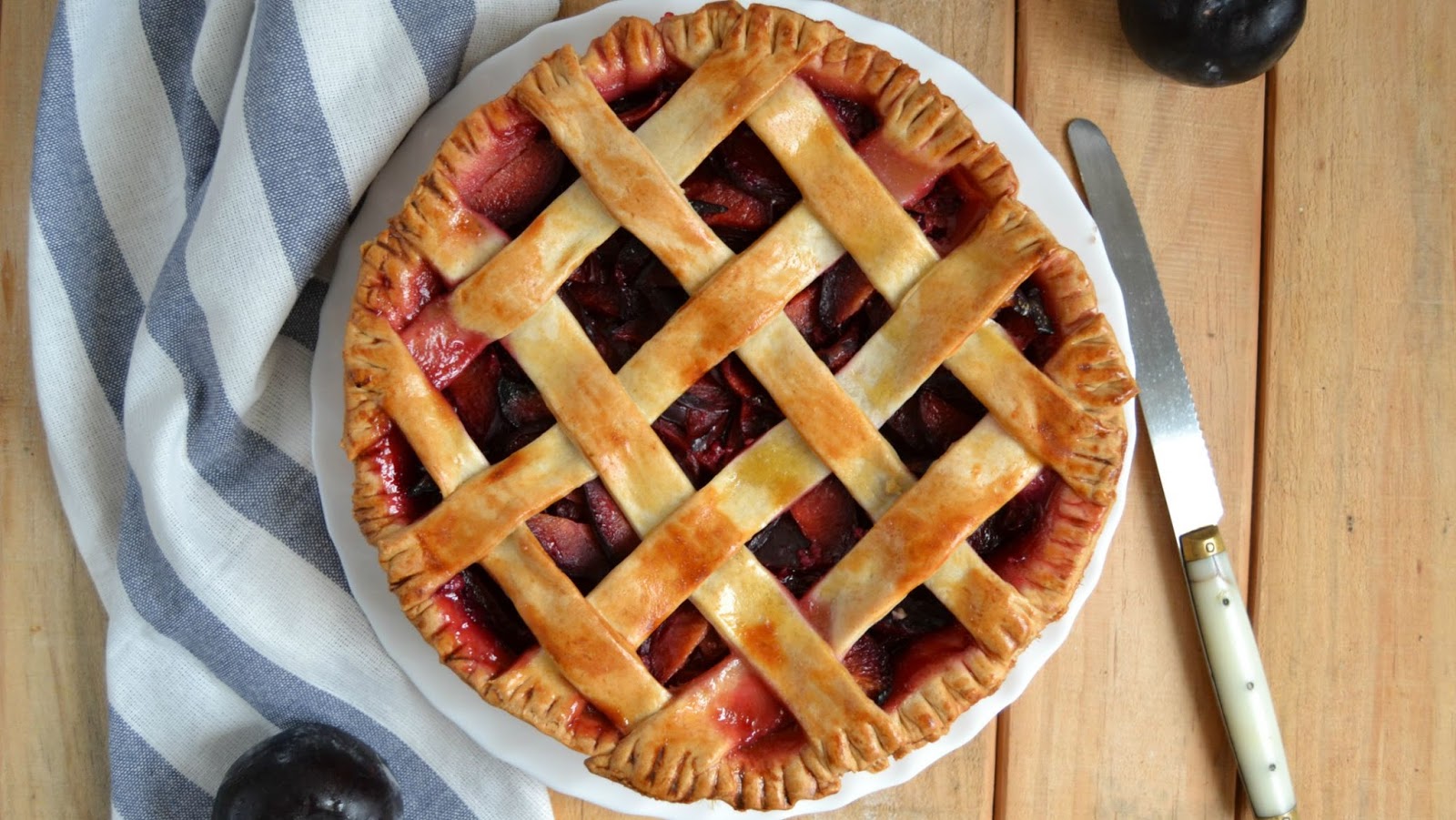 Tarta americana de ciruelas. Plum pie