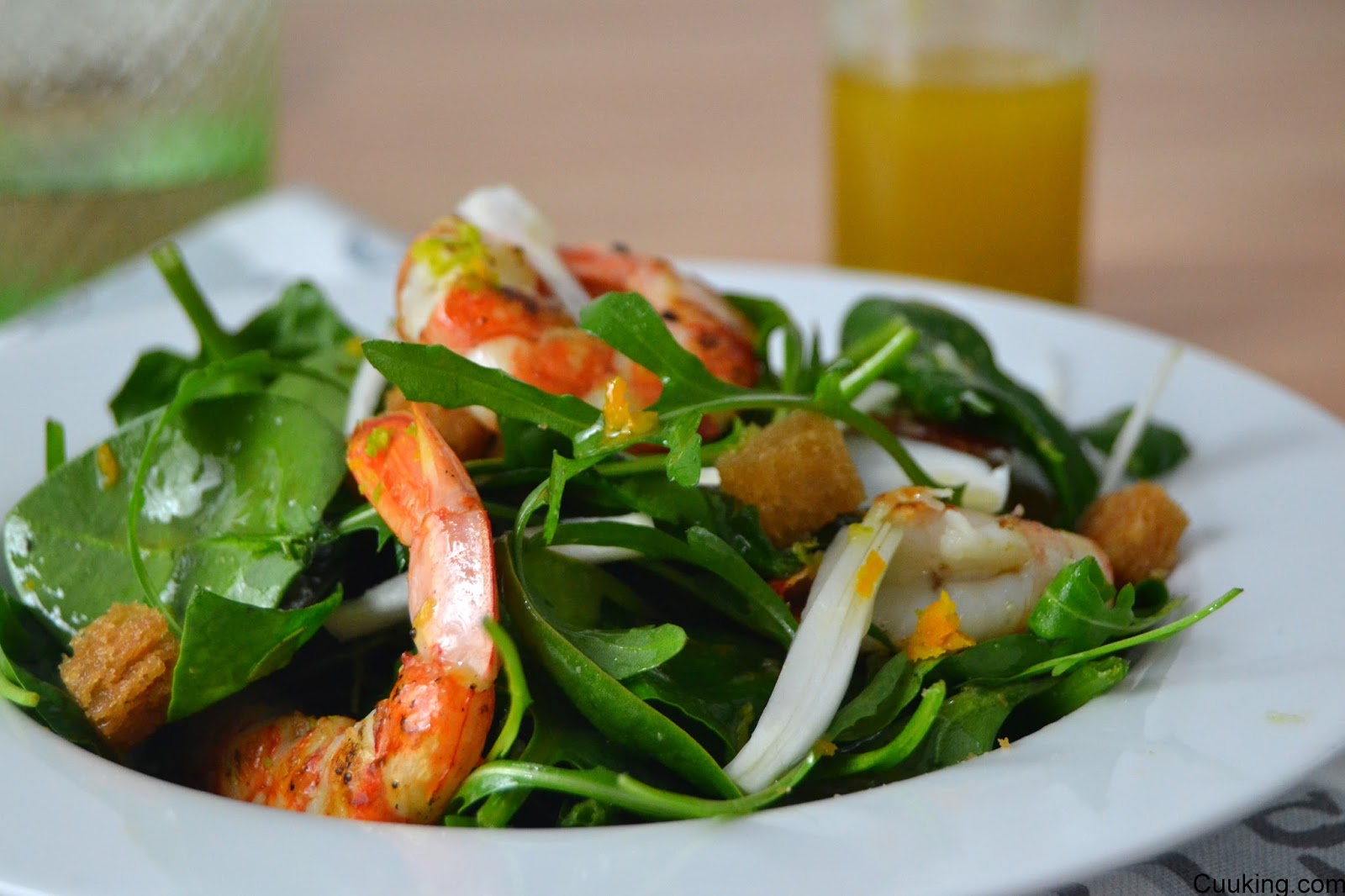 Ensalada gambas vinagreta sésamo cítricos espinacas