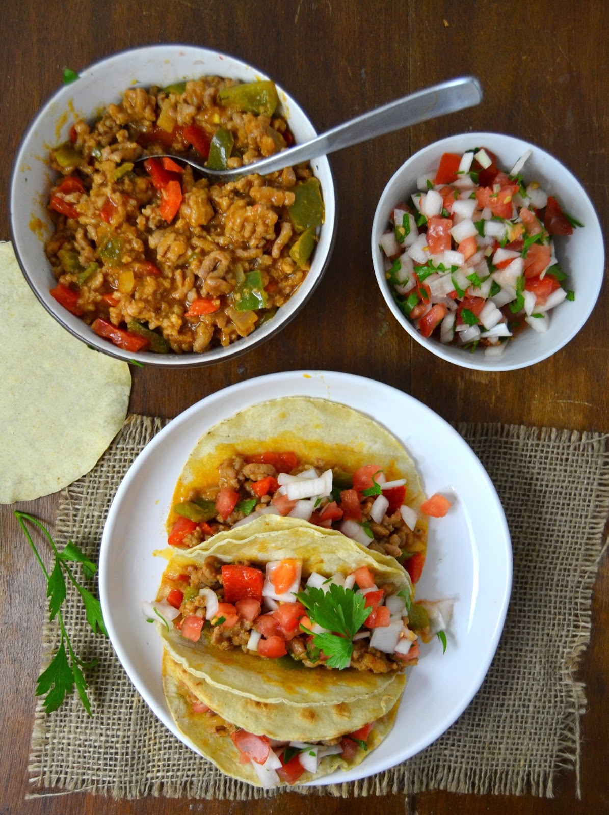 Tacos mexicanos con pico de gallo