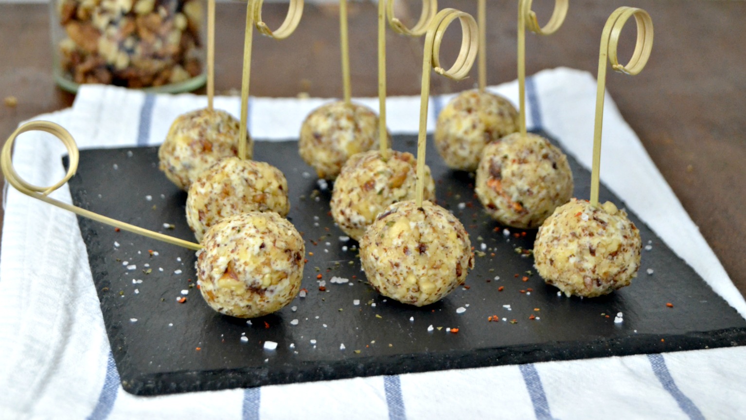 Trufas de queso de cabra y nueces