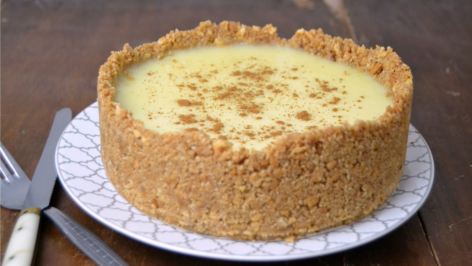 Tarta de natillas con galleta