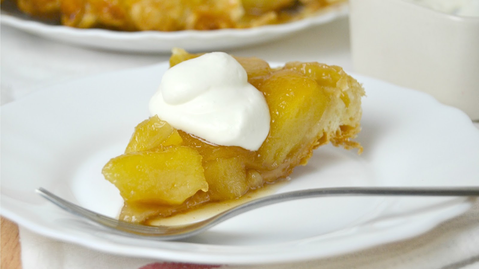 Tarta tatin de manzana con hojaldre