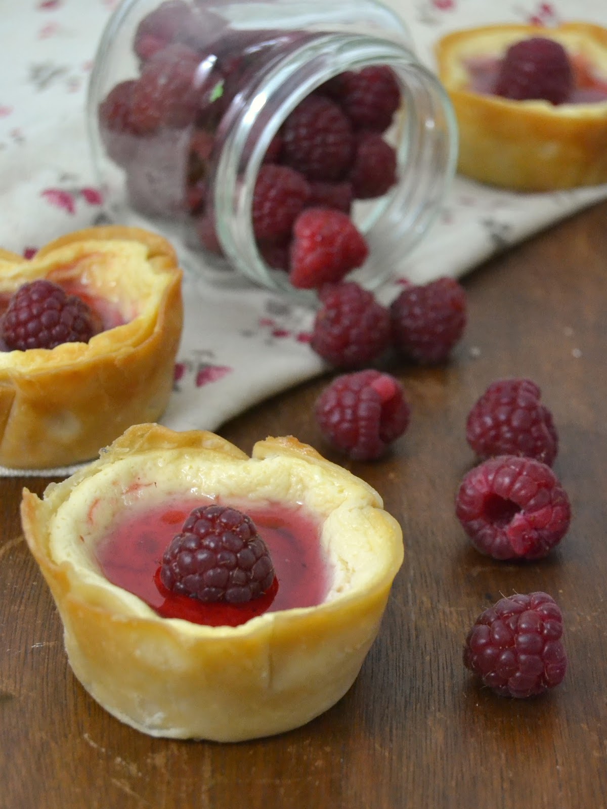 Pasteles de queso con frambuesas