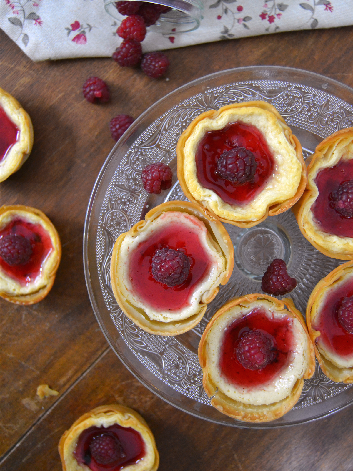 Pasteles de queso con frambuesas