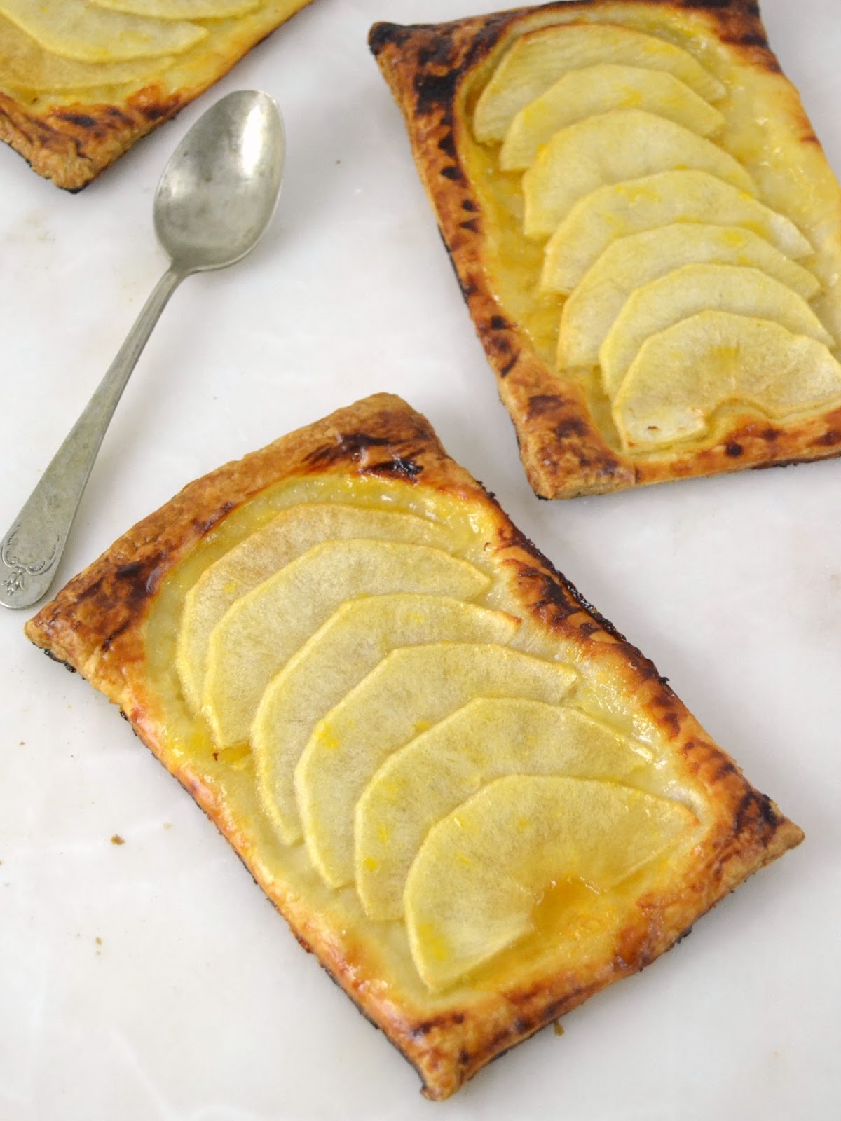 Tarta de manzana con hojaldre fácil receta