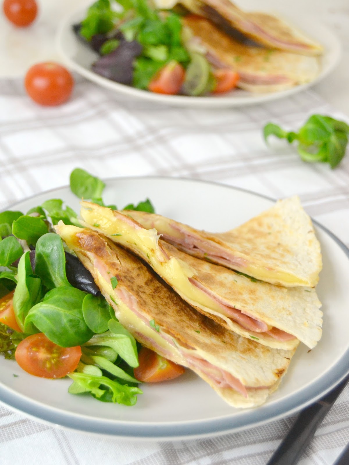 Quesadillas o sincronizadas de jamón y queso  receta