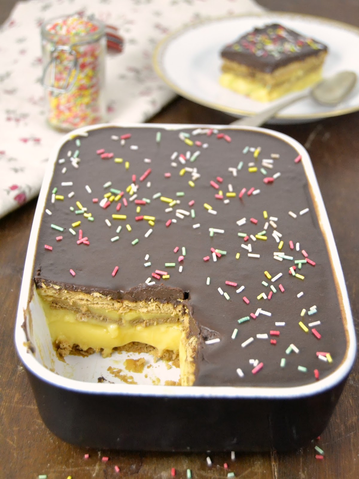 Tarta de flan, galletas y chocolate. tarta de la abuela