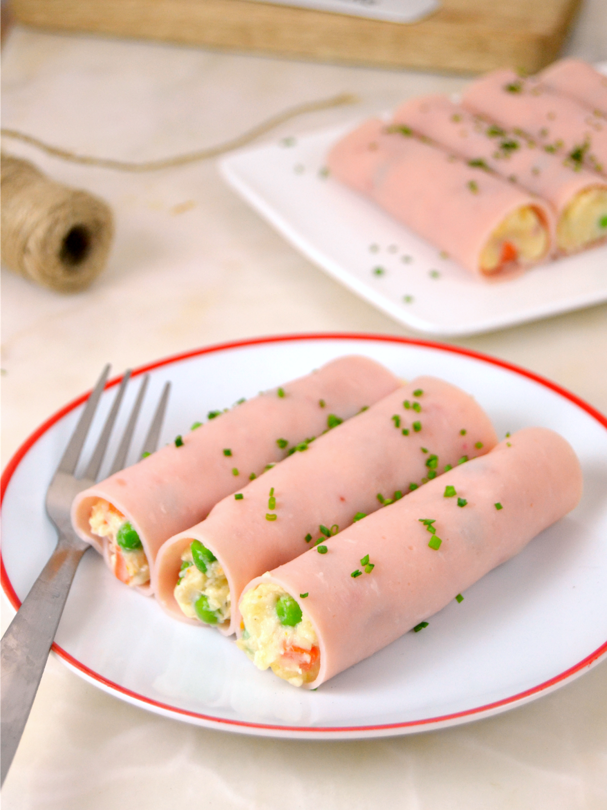 Canelones fríos de ensaladilla con jamón york