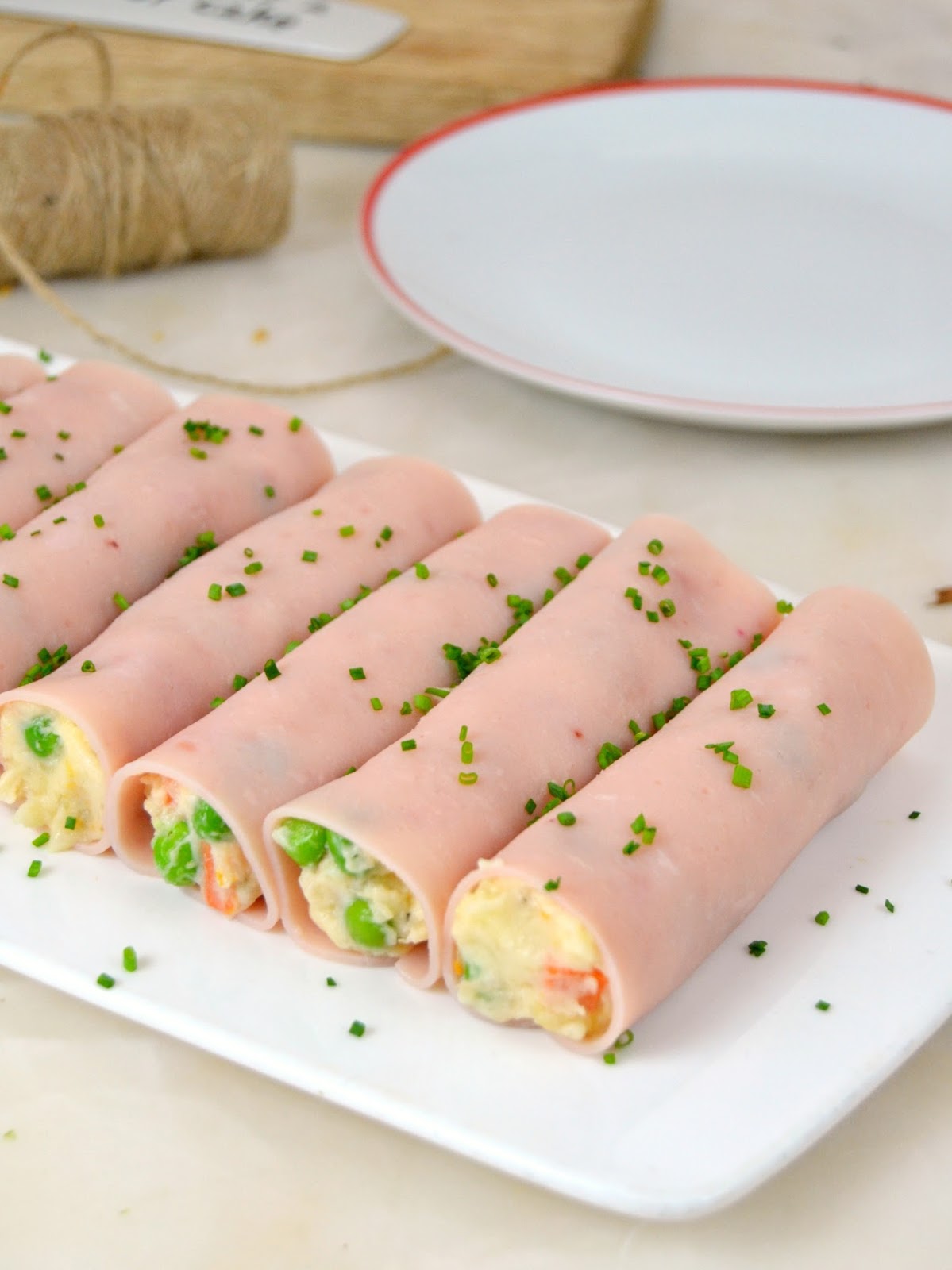 Canelones fríos de ensaladilla con jamón york