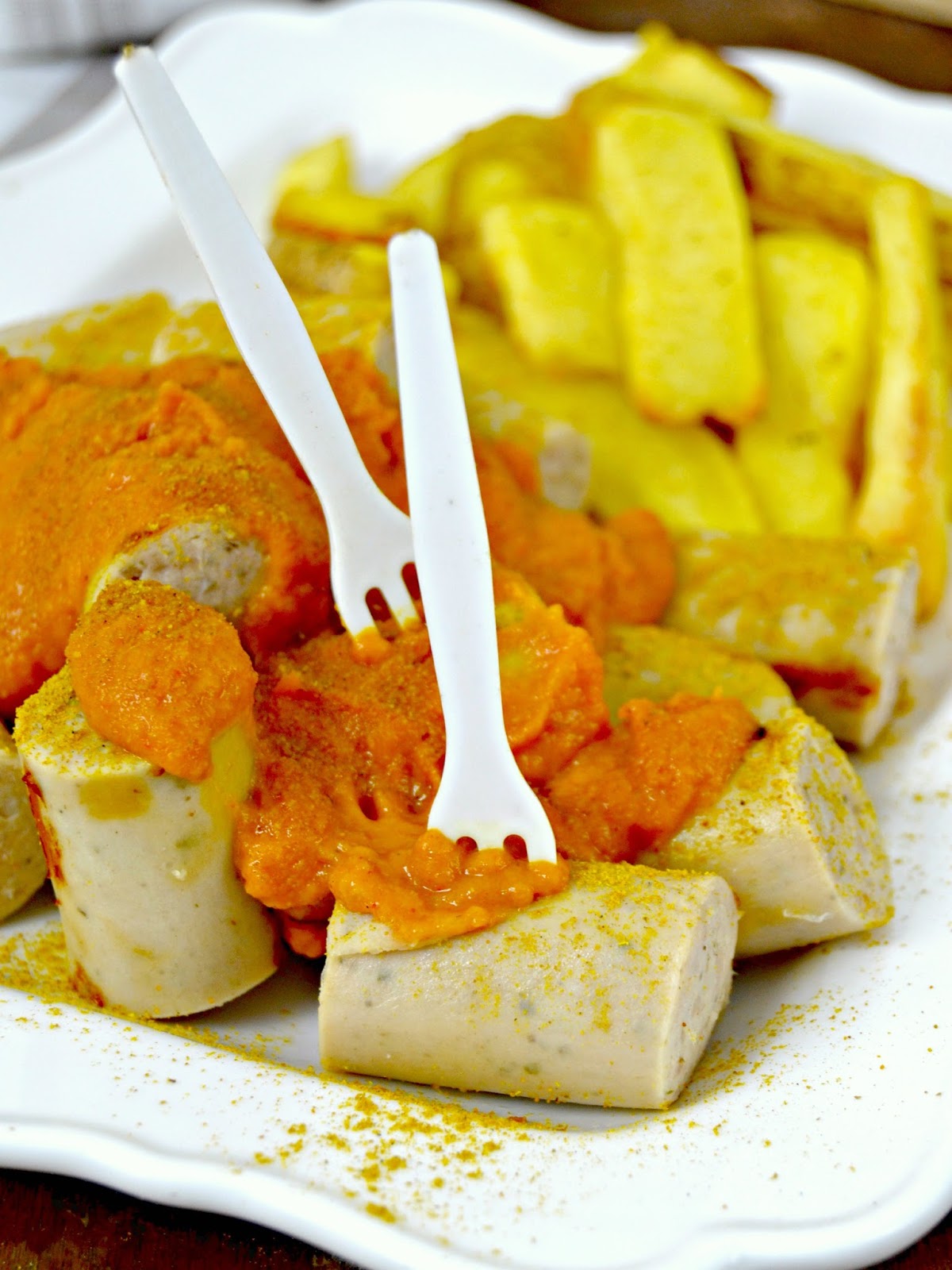 Currywurst. Receta de salchichas alemanas al curry. 