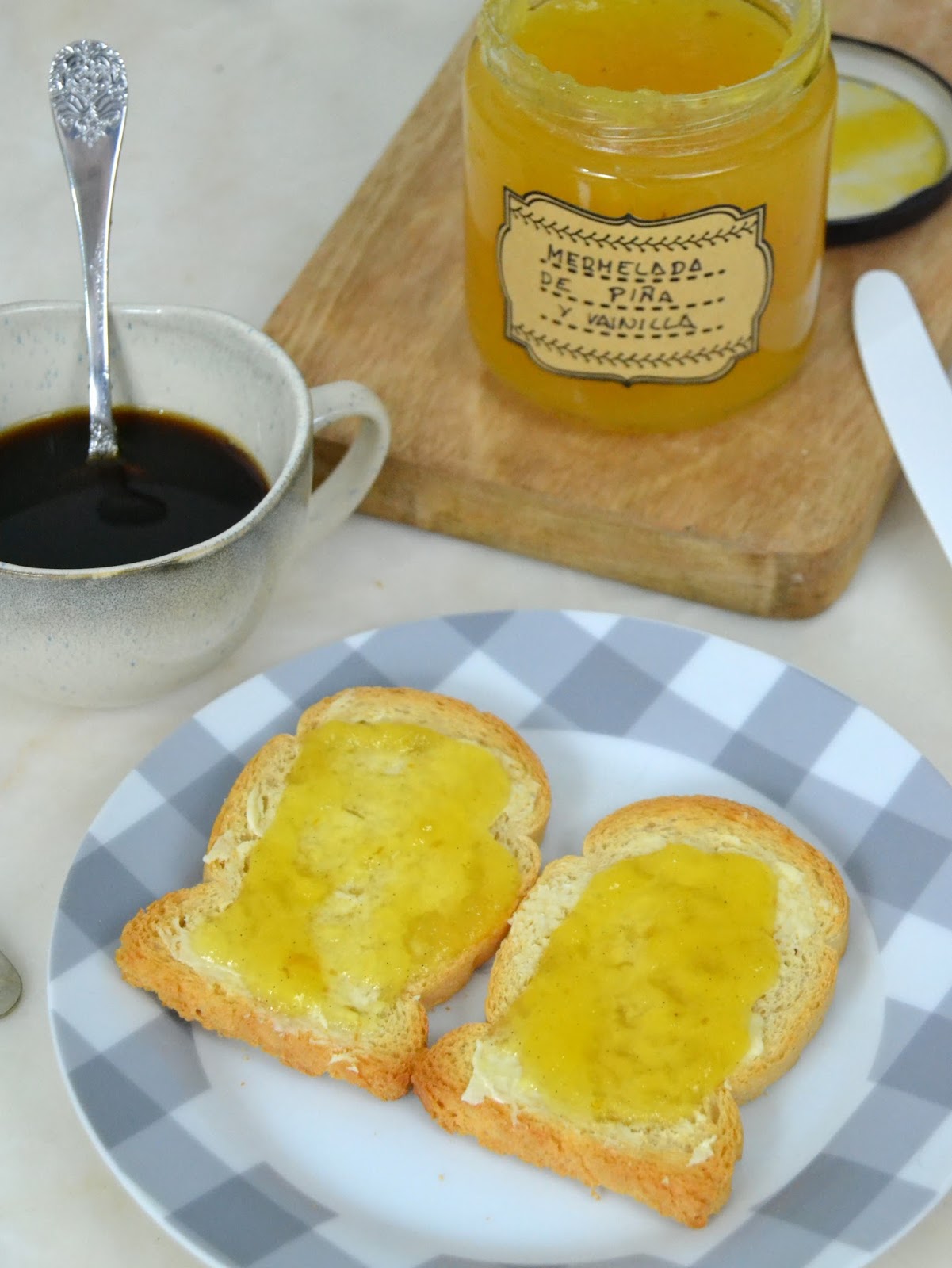 Mermelada casera de piña con vainilla