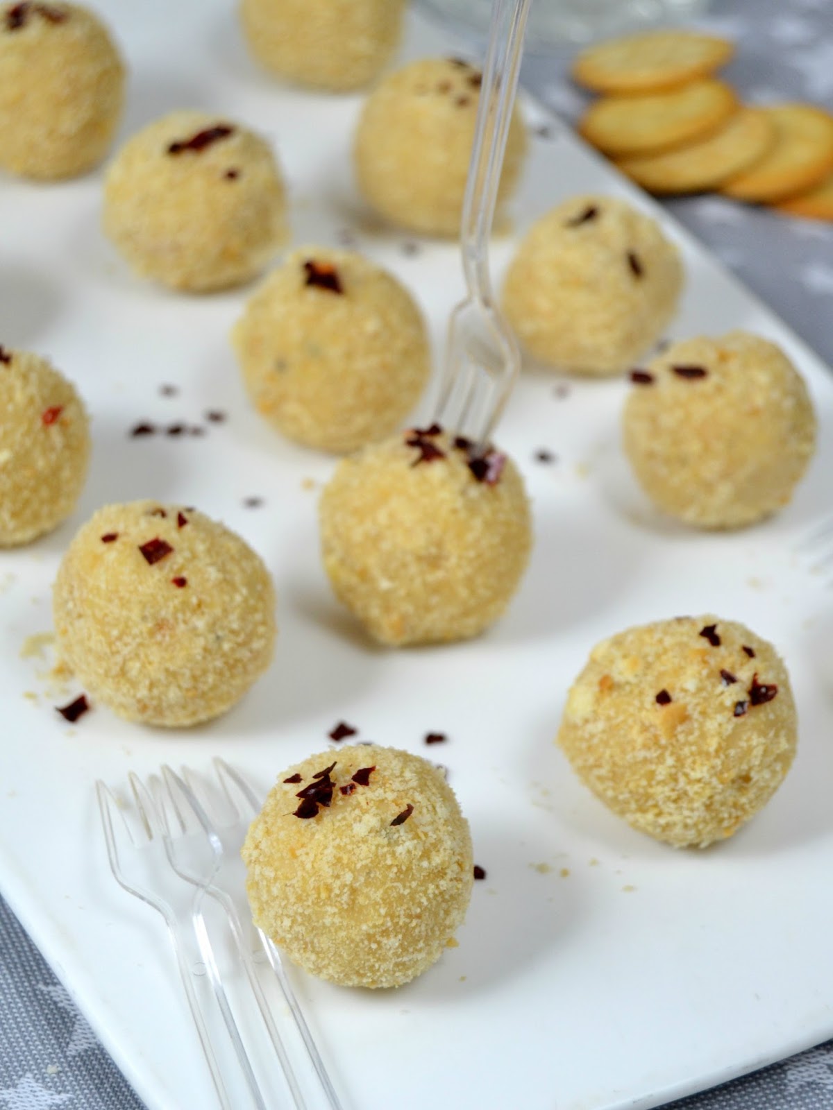 Trufas de queso y galletitas saladas