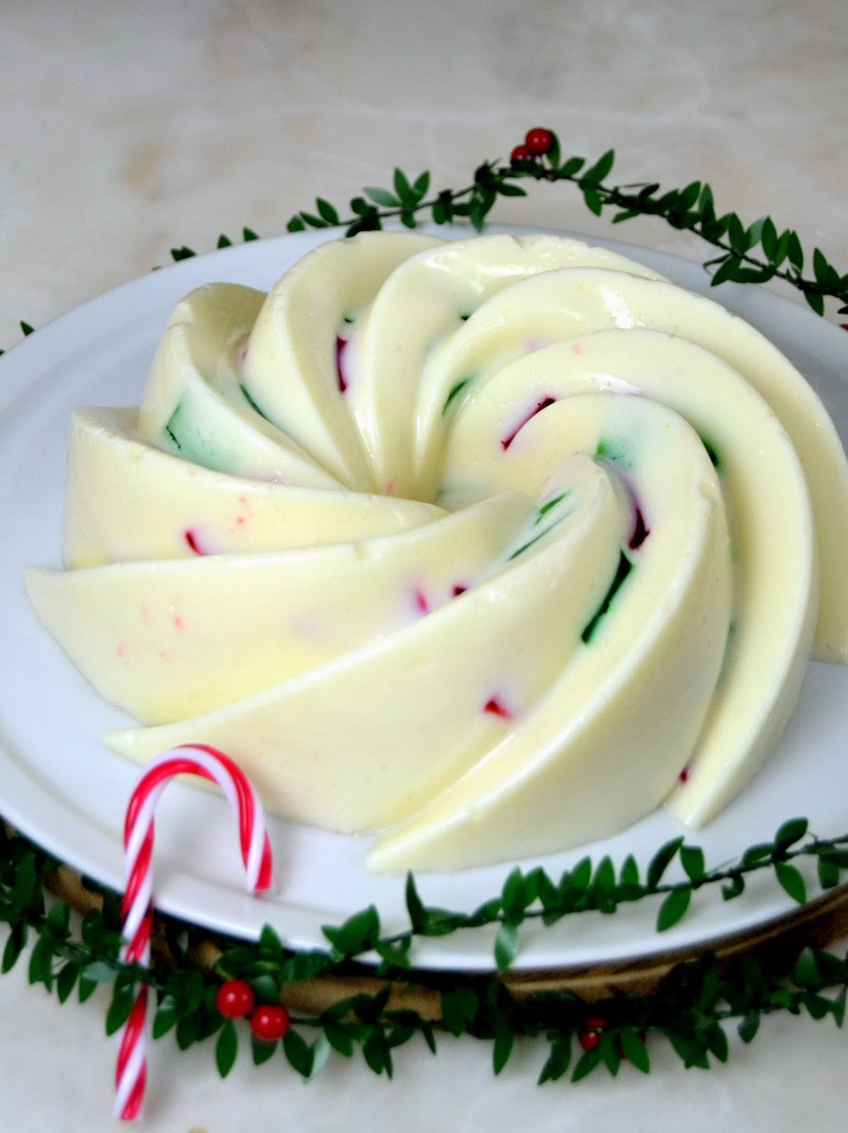 Gelatina de navidad o gelatina de colores con leche condensada