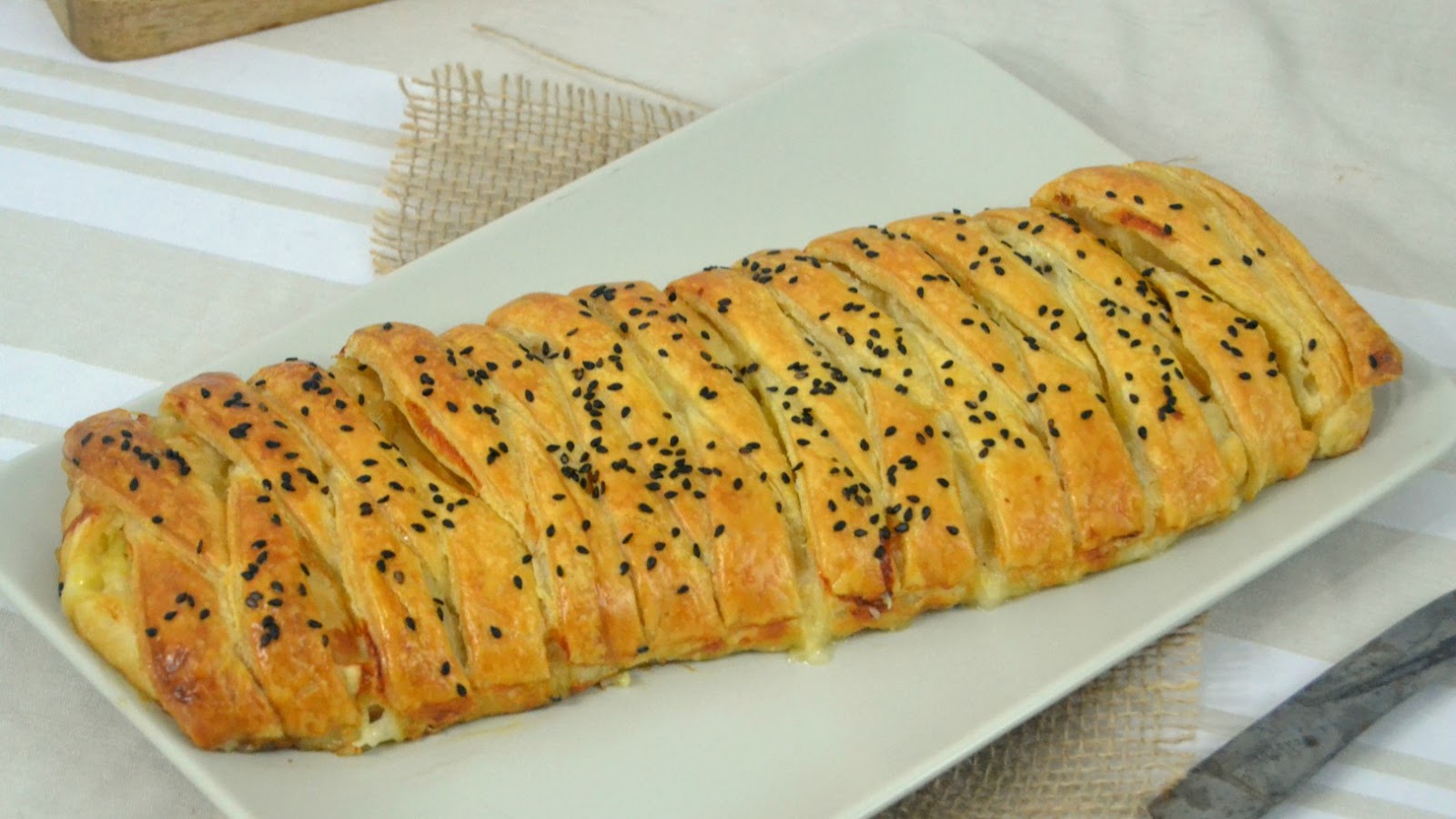 Trenza de hojaldre con gambas y puerros