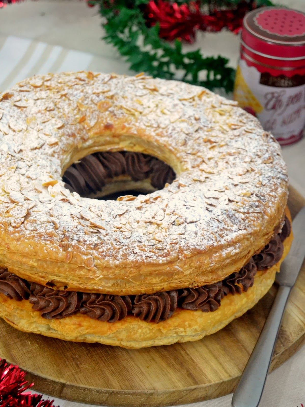 Roscón de Reyes de hojaldre relleno de chocolate