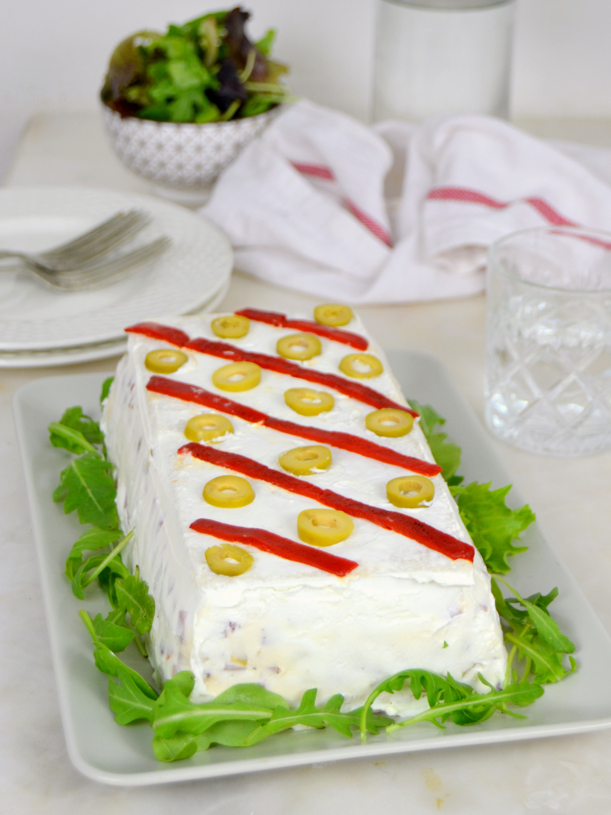 Pastel frío de jamón y queso con pan de molde