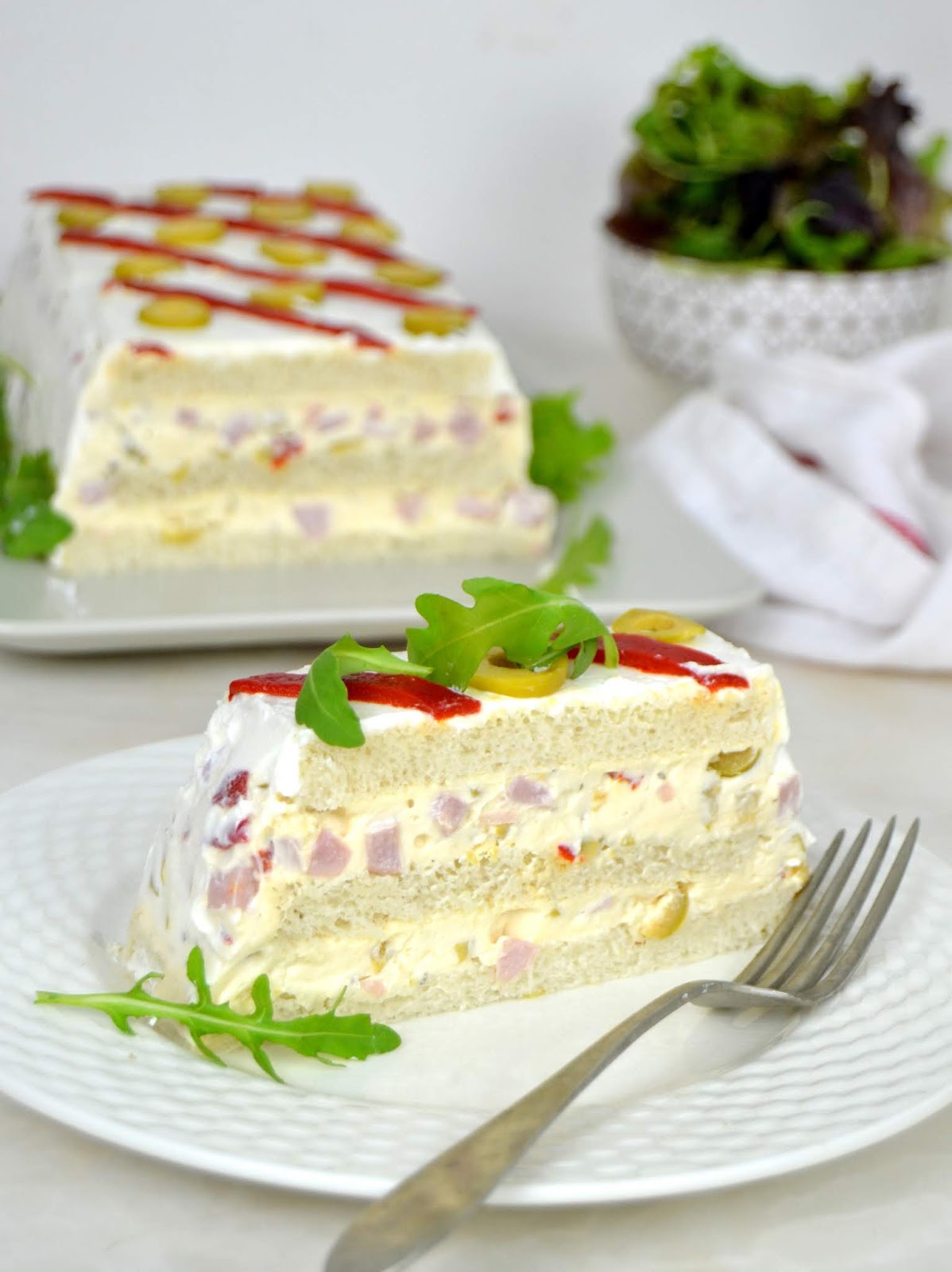 Pastel frío de jamón y queso con pan de molde