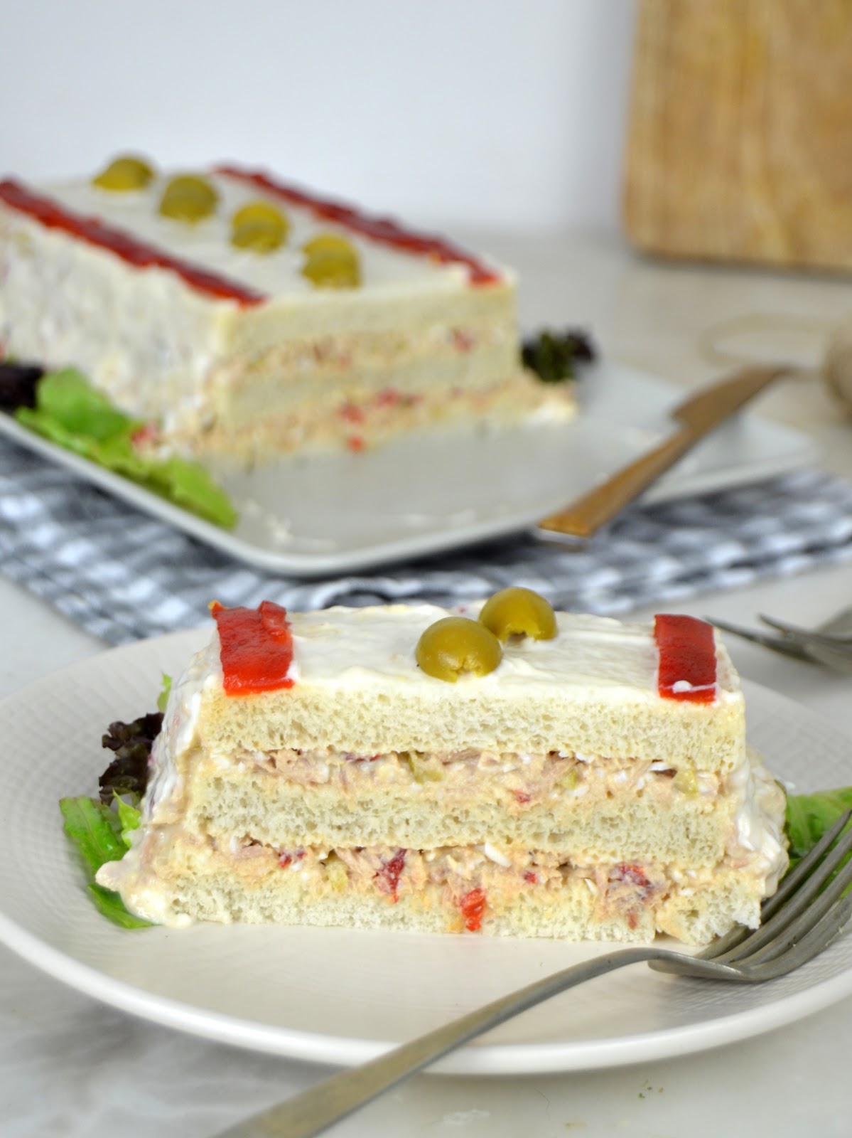 Pastel frío de atún con pan de molde