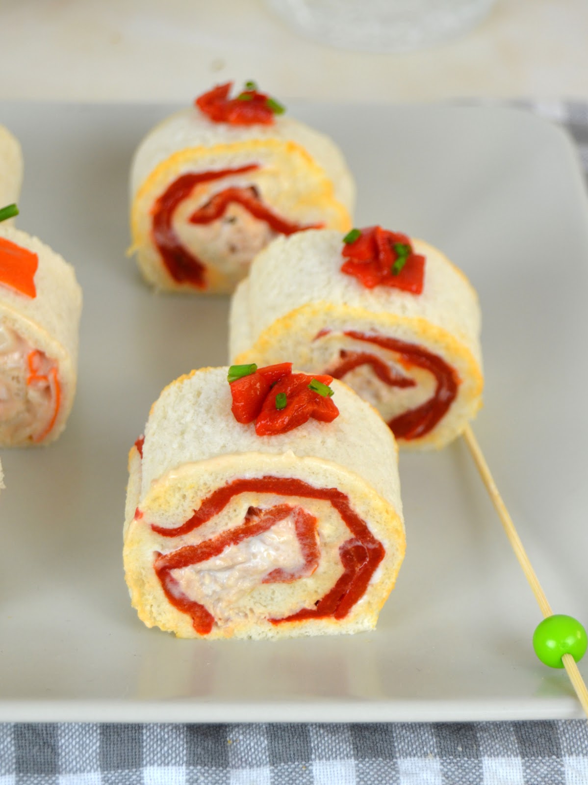 Rollitos de canapés con pan de molde ¡3 ideas de aperitivo rápidas y fáciles!