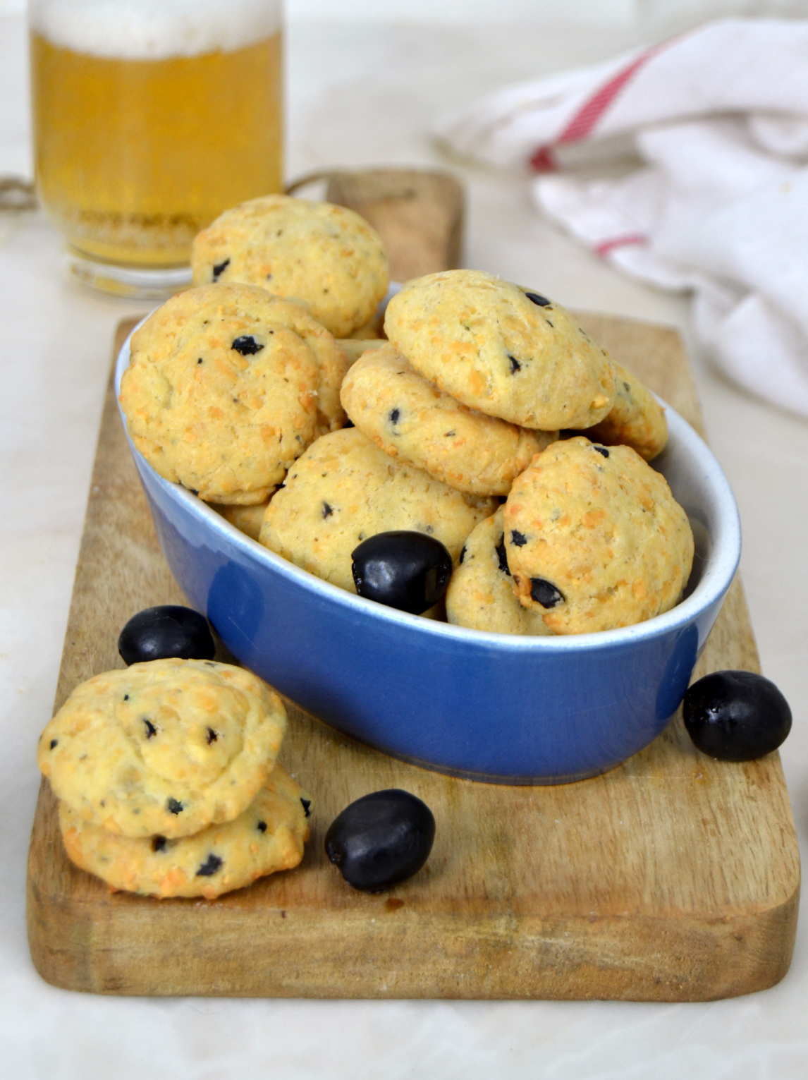 Galletas de queso y aceitunas negras receta