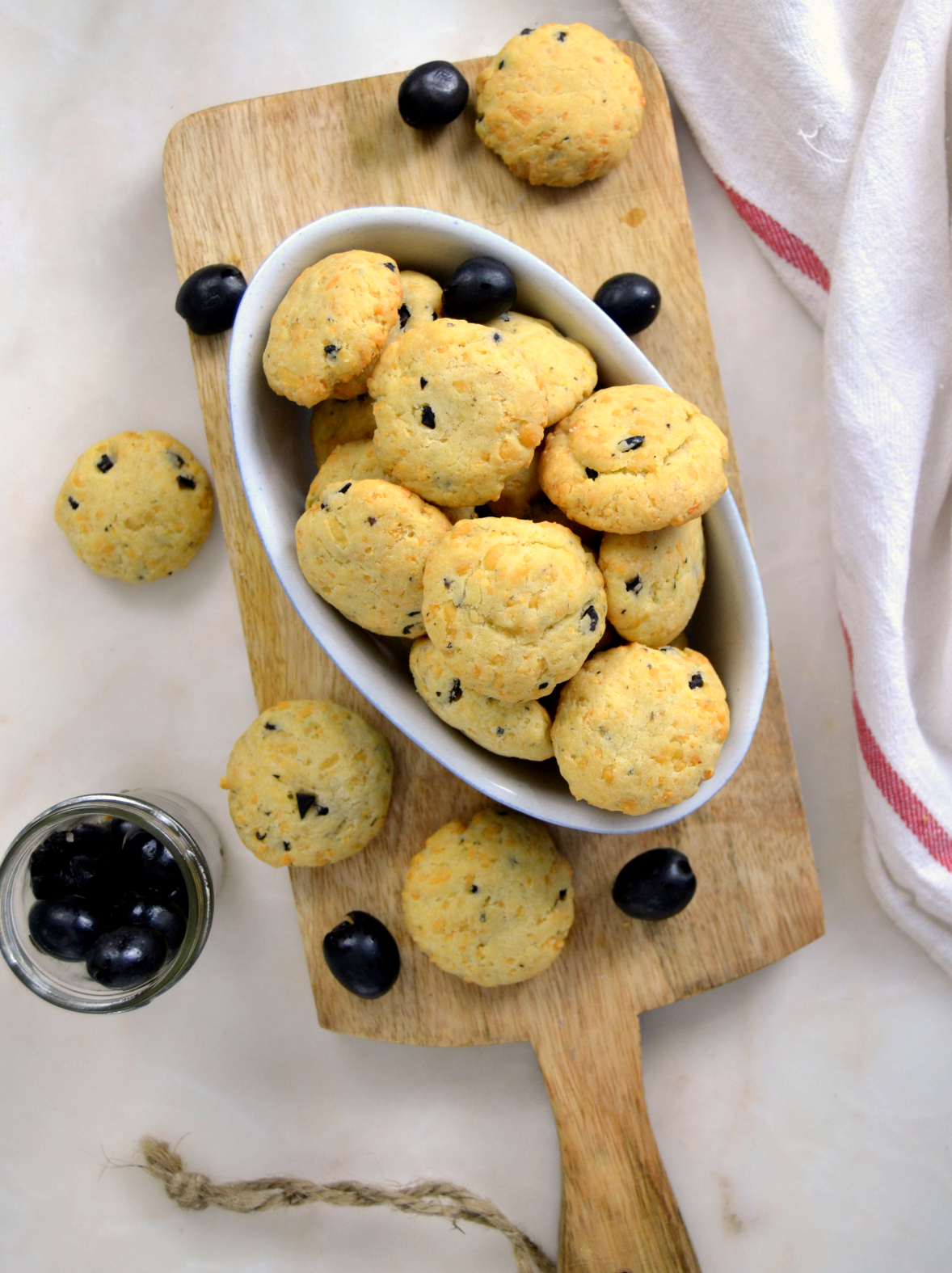 Galletas de queso y aceitunas negras receta