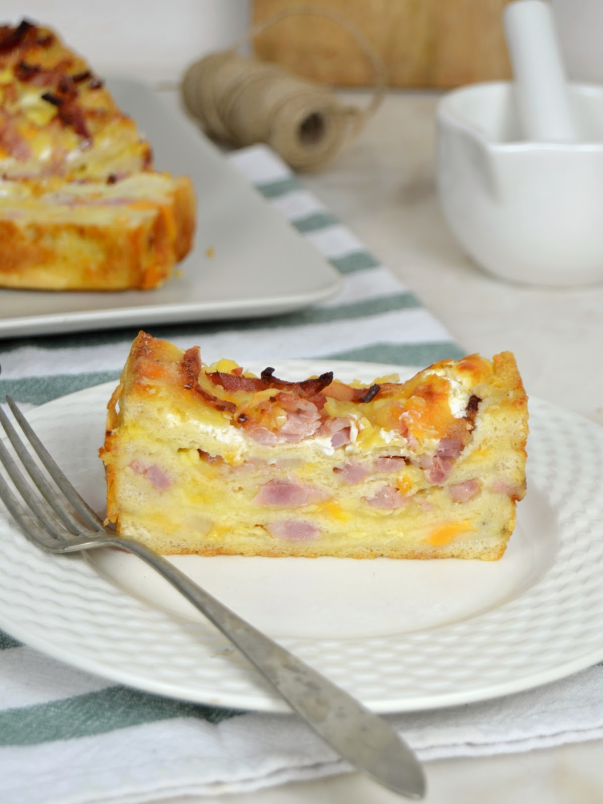 Pastel de bacon y queso en pan de molde