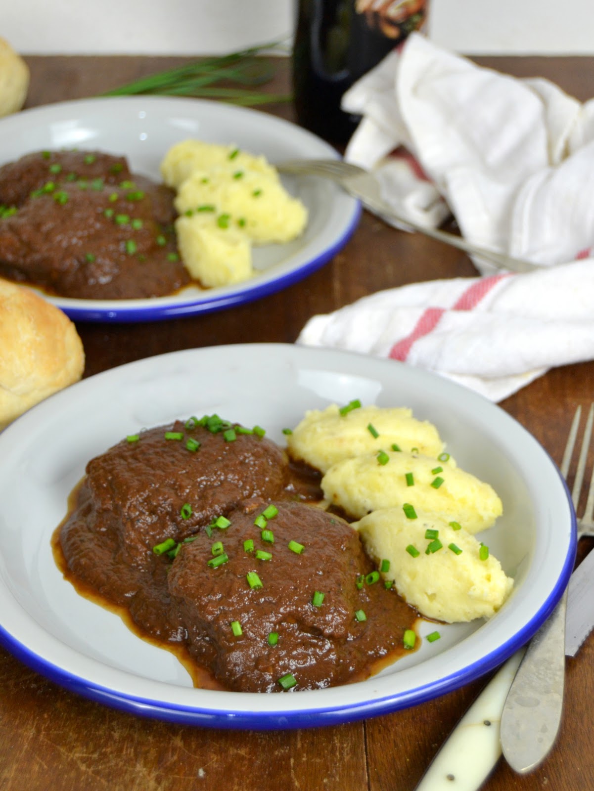 Receta de carrilleras en salsa de vino. Versión tradicional y crockpot