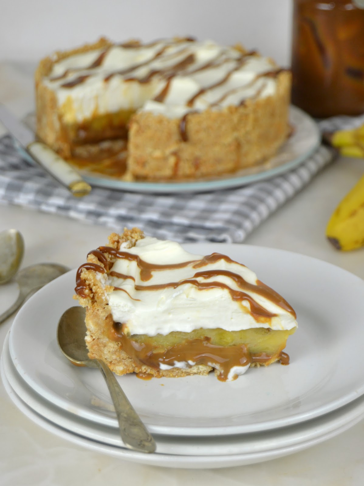 Tarta de plátano con ron y dulce de leche ¡Sin horno!