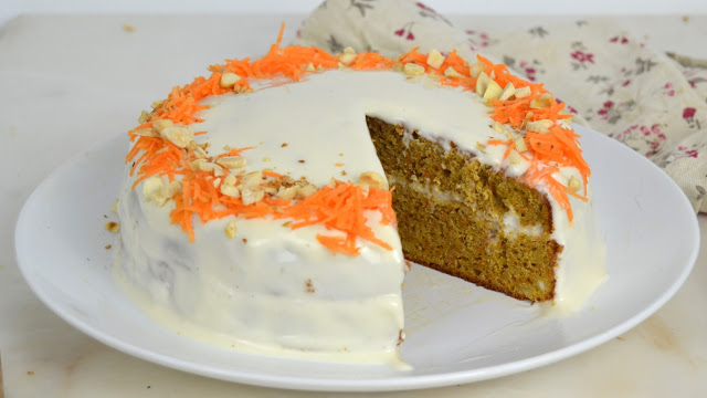 Cómo preparar la tarta de zanahoria con cobertura de queso